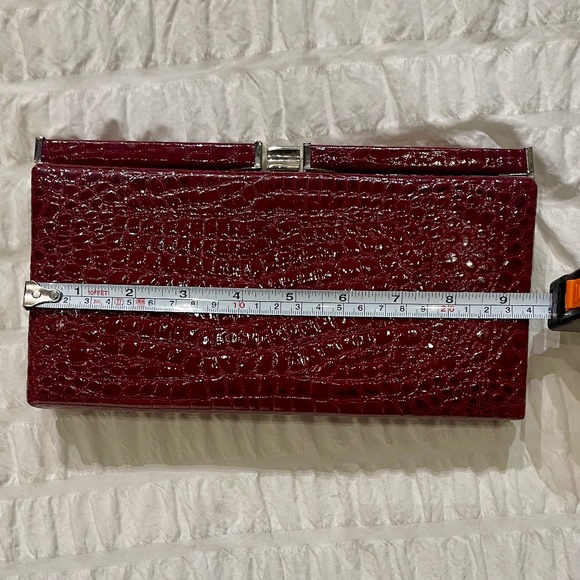 🌟 Mad by Design Red Croc Clutch Purse | Silver Frame | NWT - Picture 2 of 7